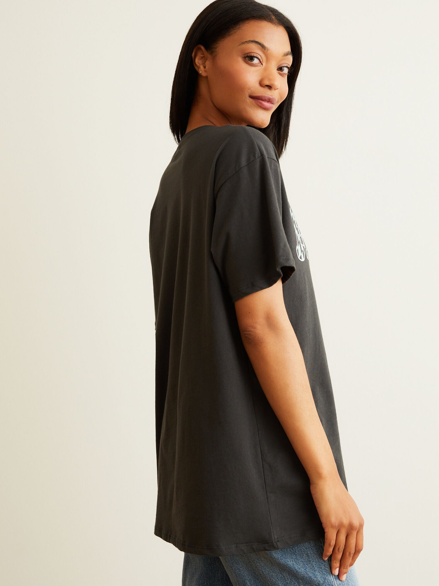  Mama Groovy Graphic Tee