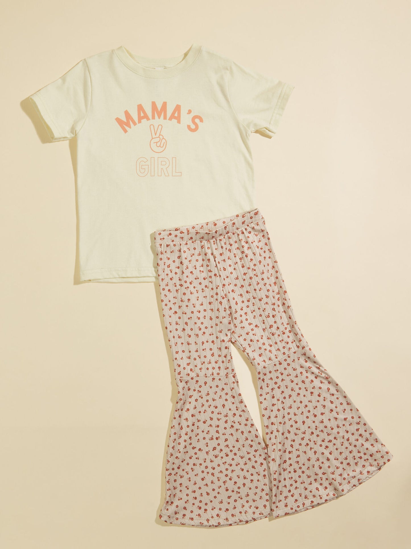  Mama's Girl Graphic Tee